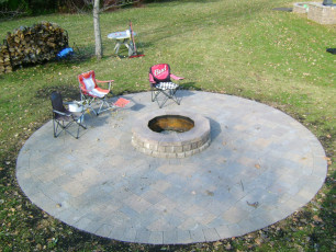 Circular Landscape with Fire Pit in Fargo