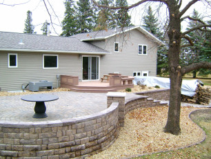 hardscape patio with surrounding wall by oasis landscapes