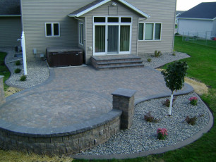 beautiful Fargo, ND home landscaping by oasis landscapes