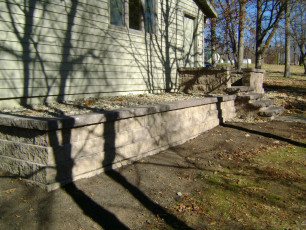 retaining wall filled with rock mulch at Fargo, ND home by oasis landscapes