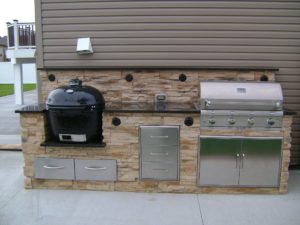Outdoor Kitchen by Oasis Landscapes