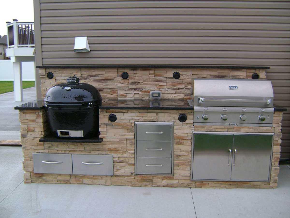 Outdoor grilling station by Oasis Landscapes