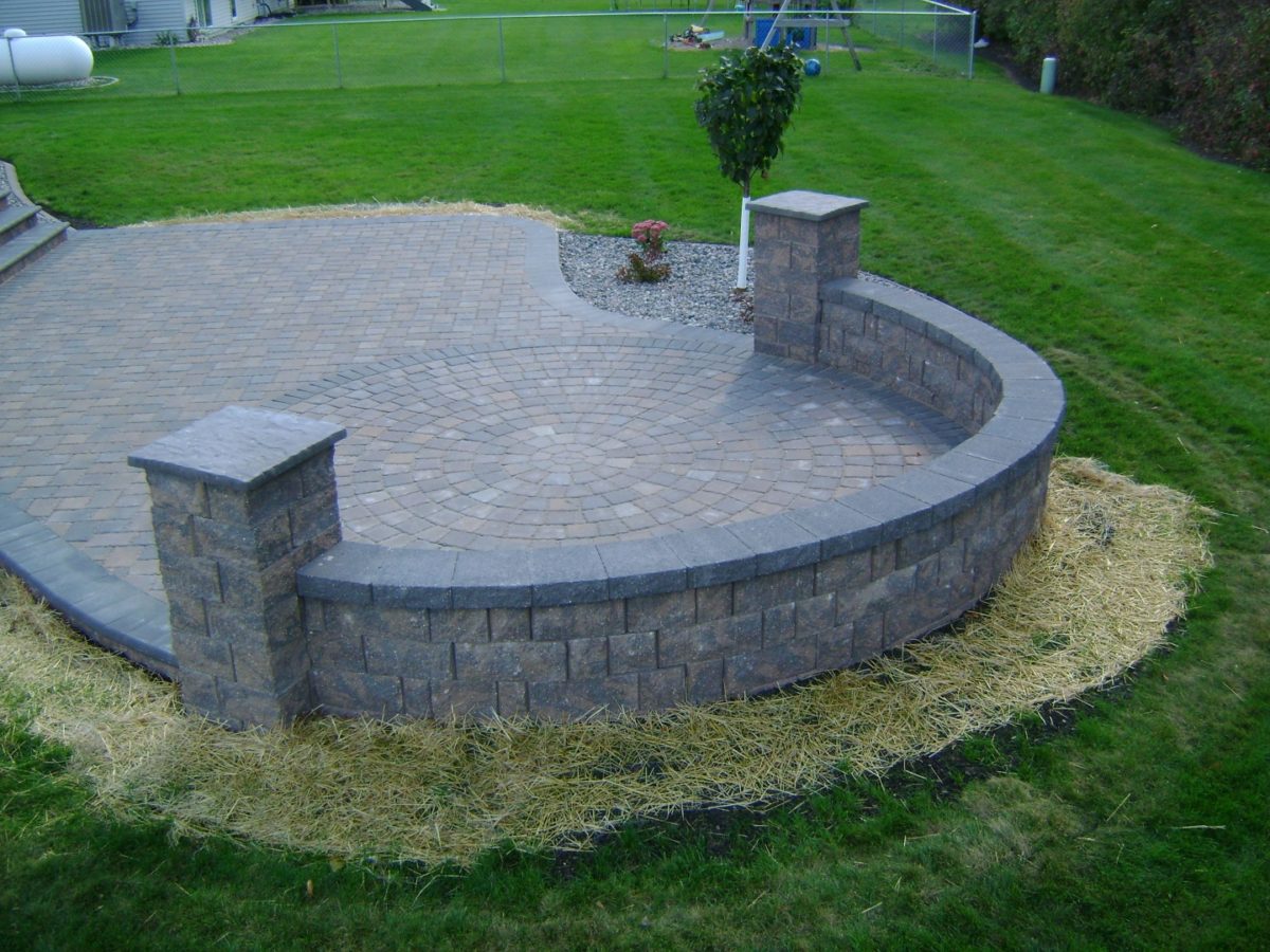 Earth Tone Paver Patio With Sitting Wall And Rock Fill Edging Oasis Landscapes 0741